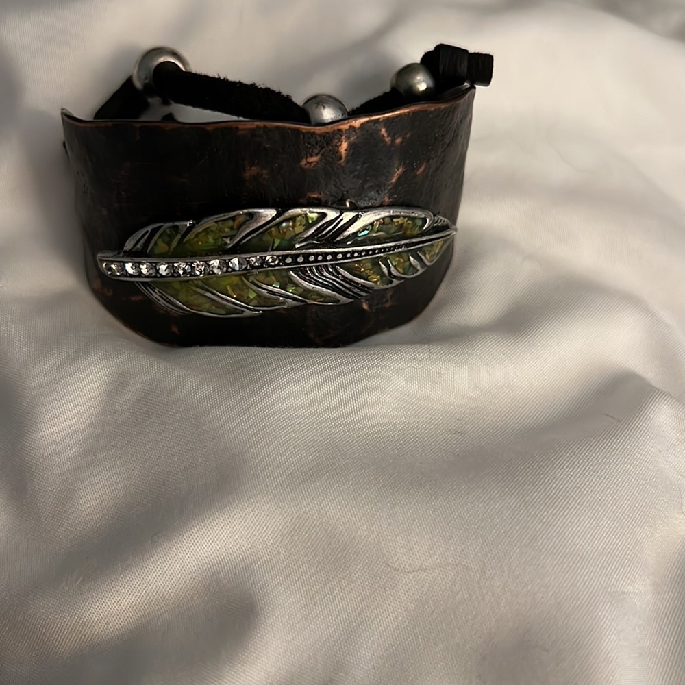 Bronze Cuff Bracelet With Olive Mother Of Pearl Leaf - Picture 3 of 5